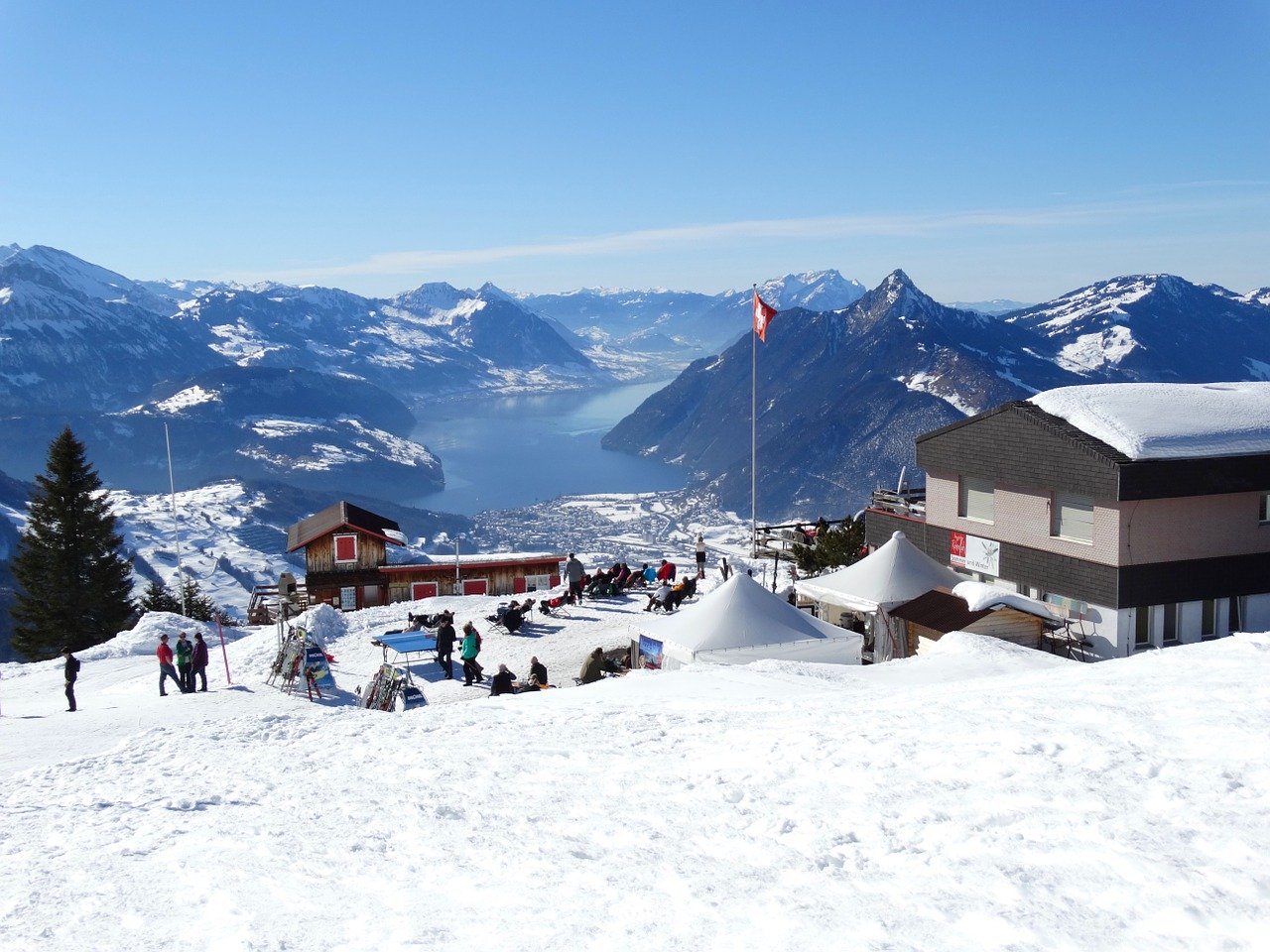 Schlechtes Wetter im Skiurlaub? So kannst du dir die Zeit vertreiben