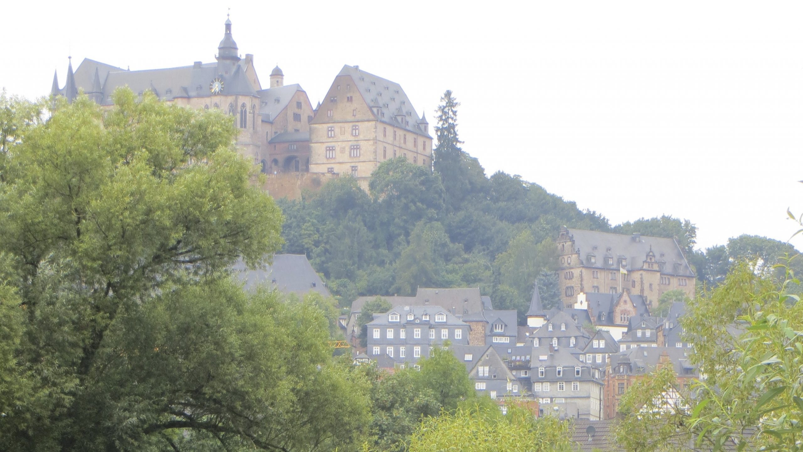 Coole Aktion „Marburg Miteinander“: „Stadt-Geld“-Hilfspaket