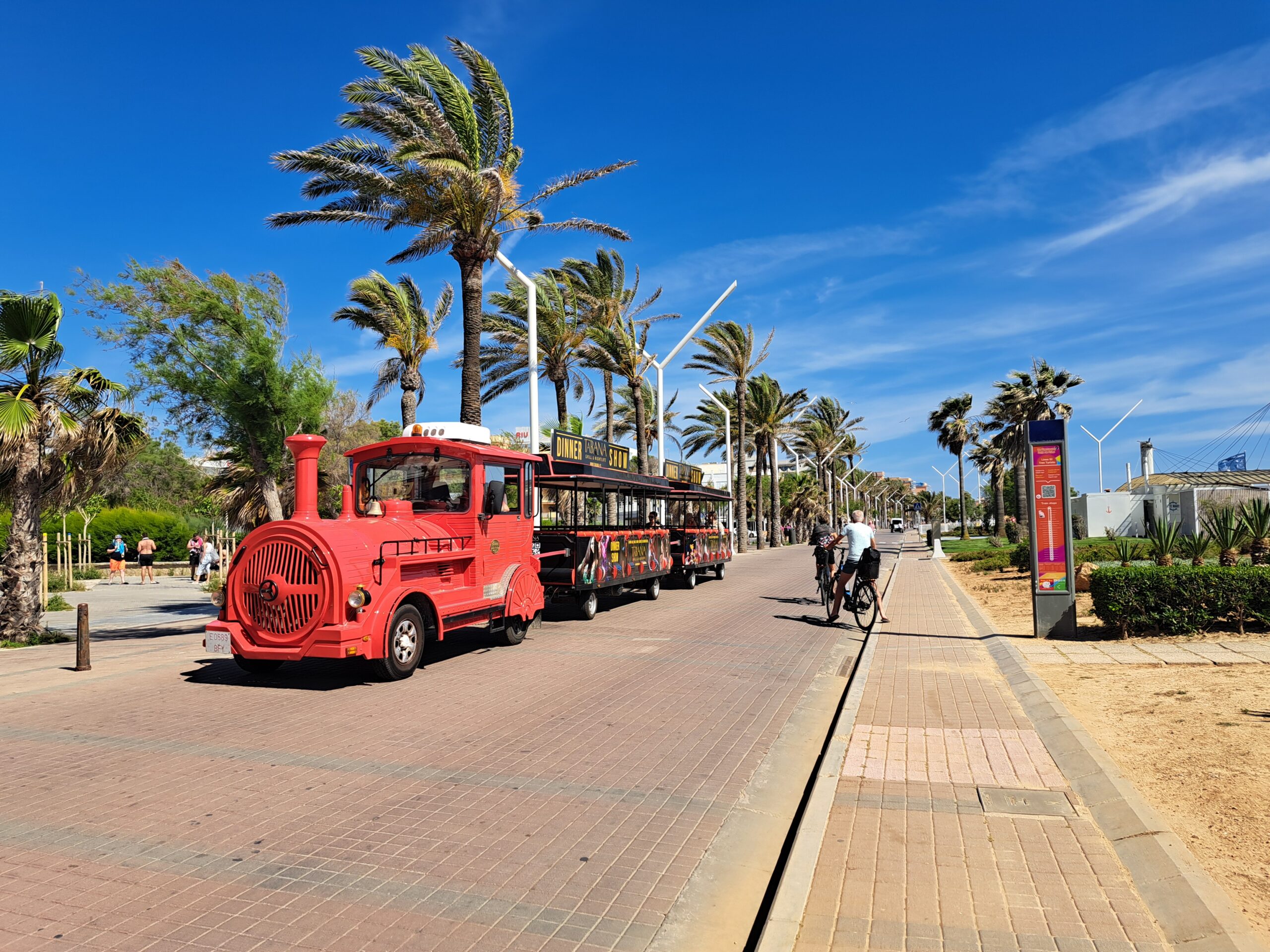 Der rote Blitz: Mit der Bimmelbahn Mallorca einmal anders erleben