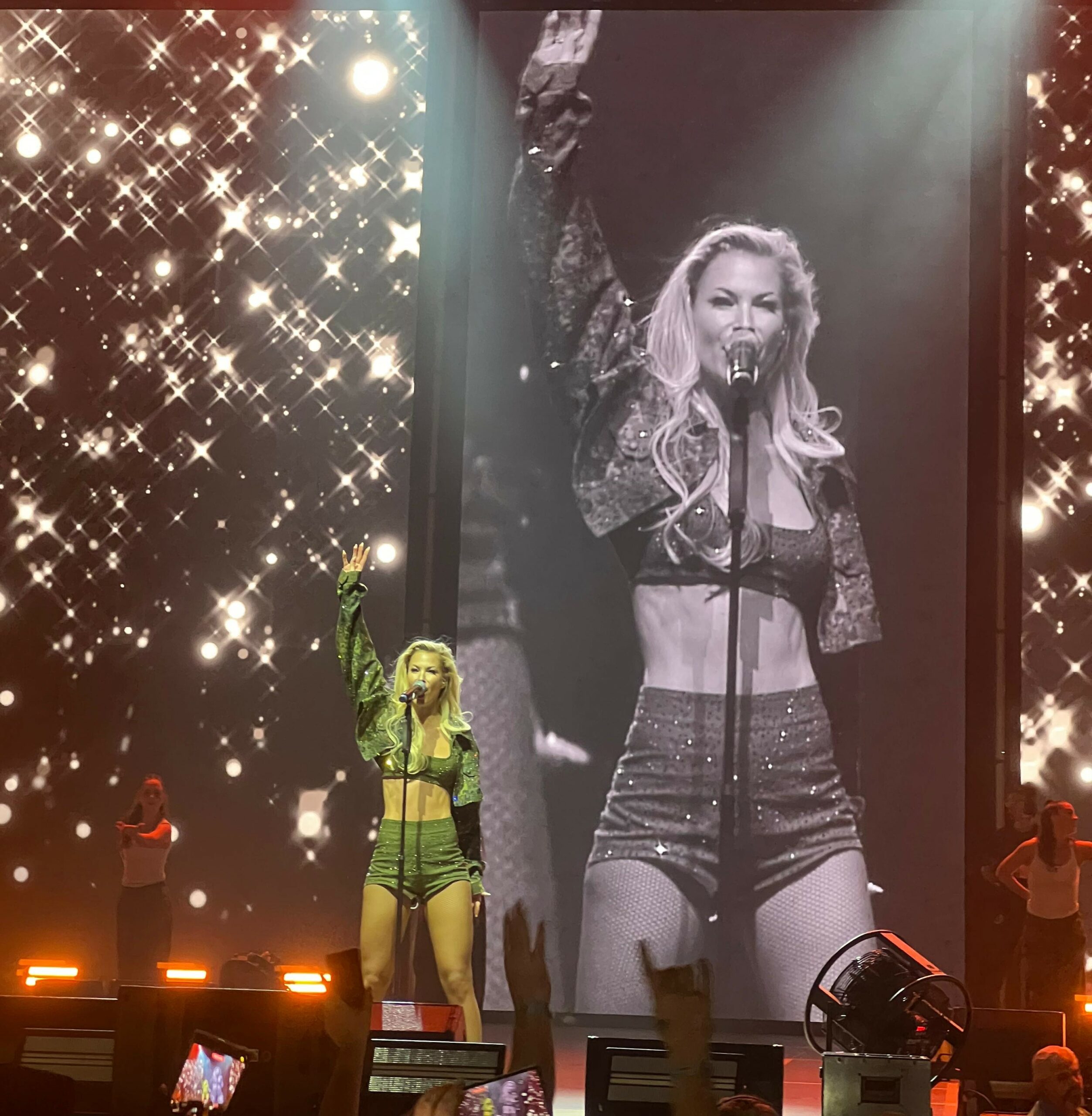 Isi Glück bei Solo-Konzert überrascht: Sie dachte, es wäre Julian Sommer