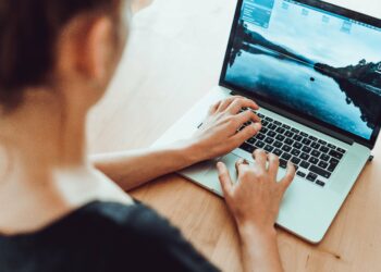 Ghostwriter für die Masterarbeit: Wie man laut WirSchreiben-Analyse Termindruck und Plagiate vermeidet