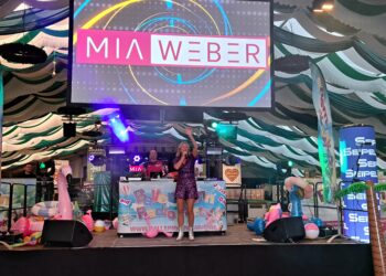 Herz trifft originale Ballermann Partys: Mia Weber zieht alle in ihren Bann