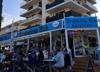 Zweites „Deutsche Eck“: Micha und Feli eröffnen „Heimatliebe Mallorca“